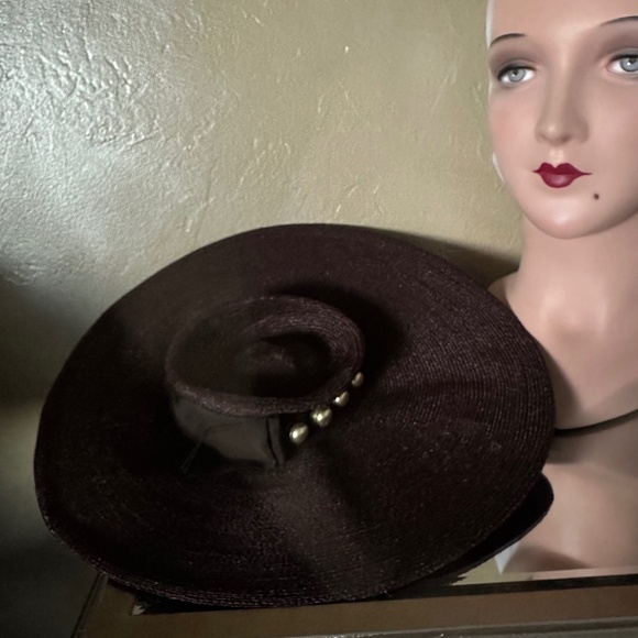 SUPERB 1940s\' BROWN STRAW TILT WIDE BRIM HAT WITH METAL STUDS main image 3
